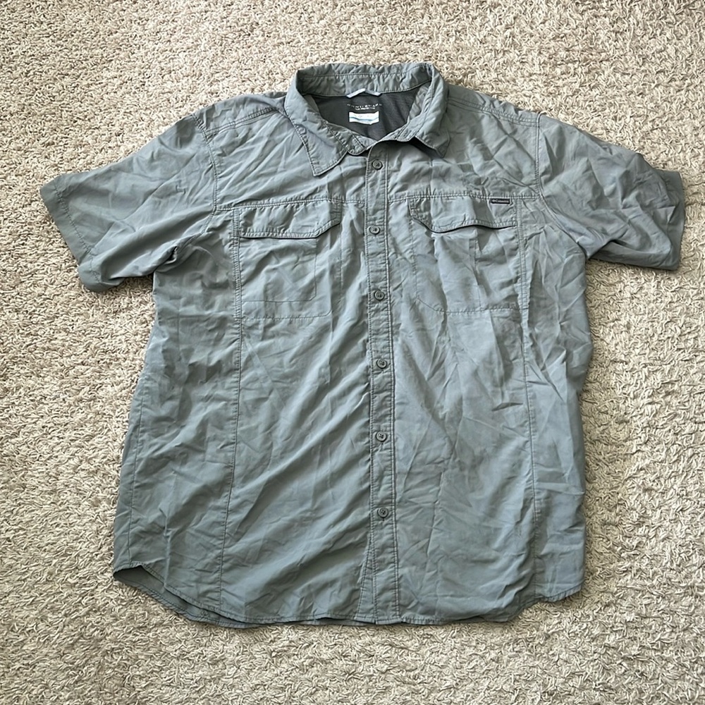 EUC Men’s Light Gray Omni-Shade Columbia Button Down Polo Size XL